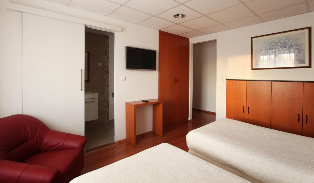 Sos Motel Hatvan Værelse billede